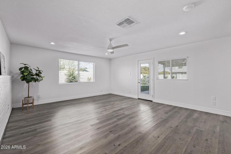 Large Family/Dining Room