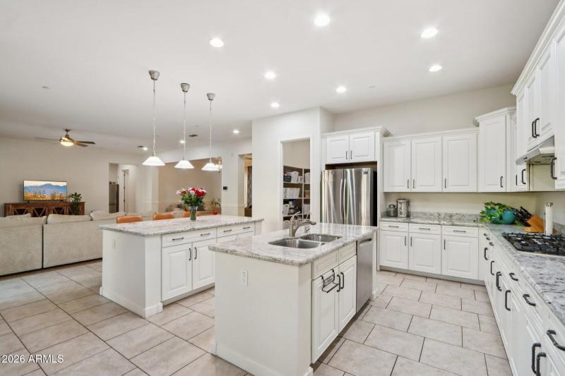 19-web-or-mls-E Lowell Ave-L3101-019