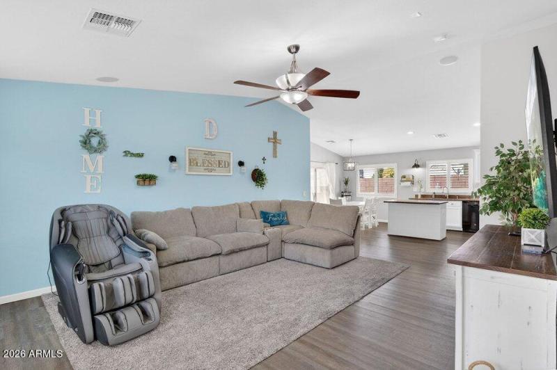 007_7-web-or-mls-22-e_saddlebrook_rd_558