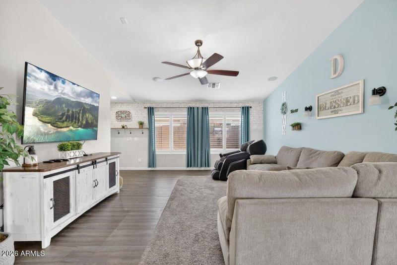 010_11-web-or-mls-26-e_saddlebrook_rd_59