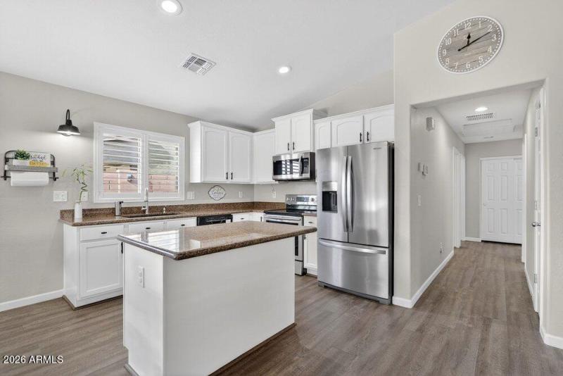 012_13-web-or-mls-28-e_saddlebrook_rd_54