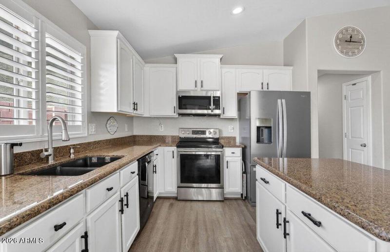 013_14-web-or-mls-32-e_saddlebrook_rd_65