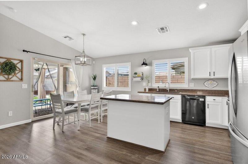 014_15-web-or-mls-29-e_saddlebrook_rd_54