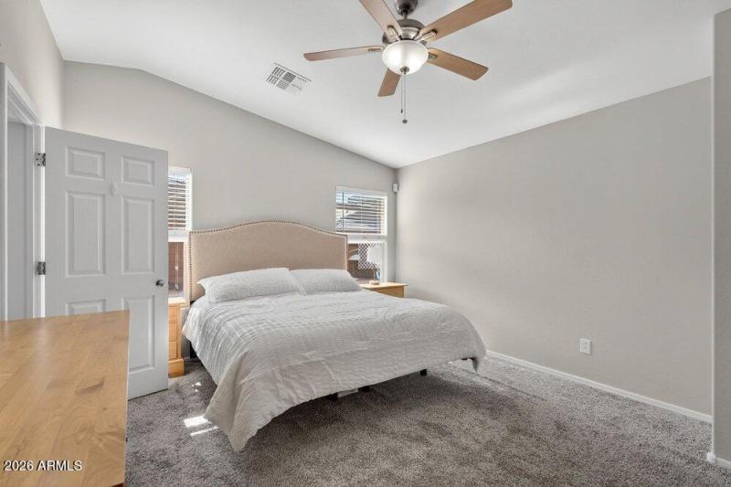 018_20-web-or-mls-43-e_saddlebrook_rd_93