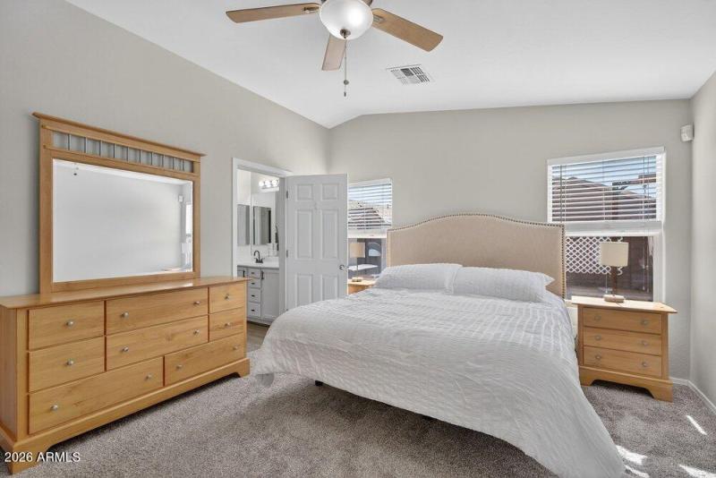 020_22-web-or-mls-45-e_saddlebrook_rd_20