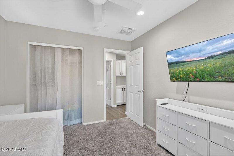 024_28-web-or-mls-36-e_saddlebrook_rd_23