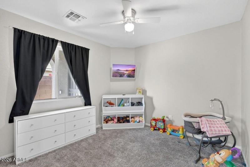 025_29-web-or-mls-37-e_saddlebrook_rd_56