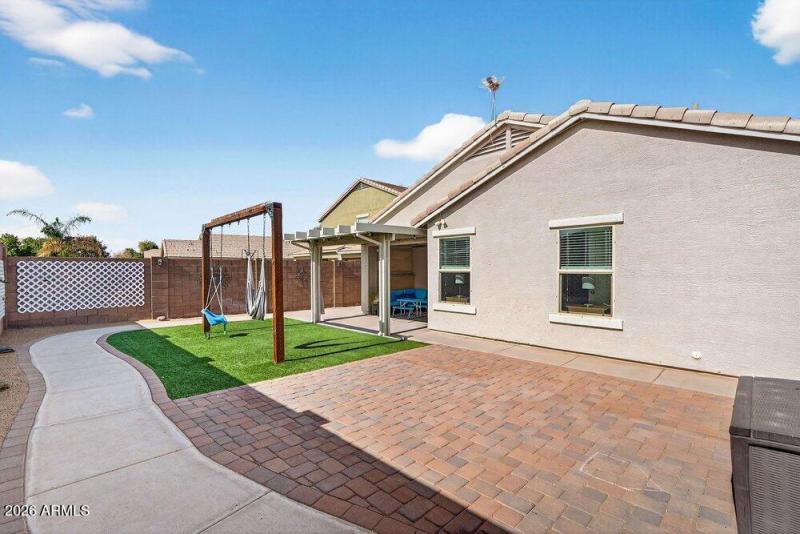 032_35-web-or-mls-51-e_saddlebrook_rd_90