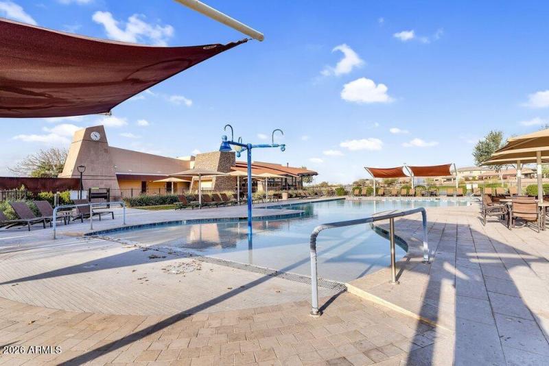 044_67-web-or-mls-adora_trails-009_157