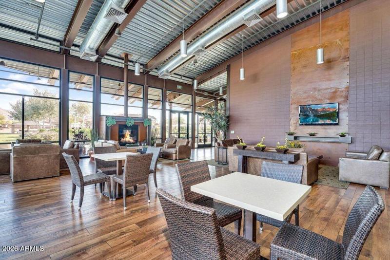 048_72-web-or-mls-adora_trails-014_789