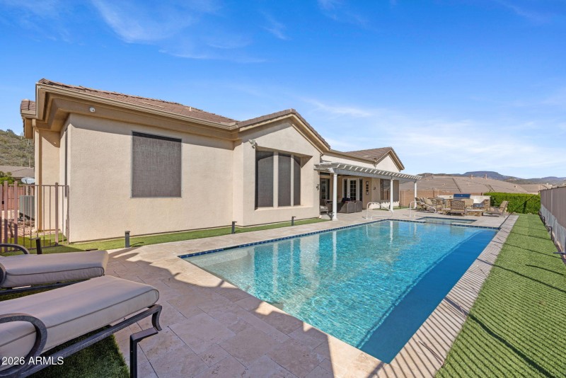 42131 N MOUNTAIN COVE Drive