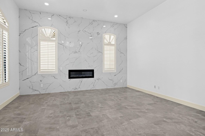 96-web-or-mls-22423-n-54th-pl