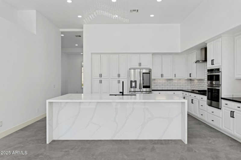 22-web-or-mls-22423-n-54th-pl