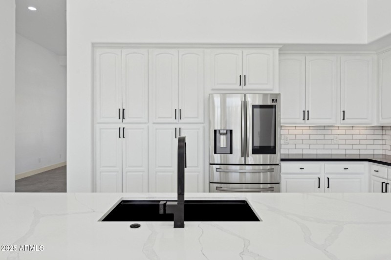 17-web-or-mls-22423-n-54th-pl