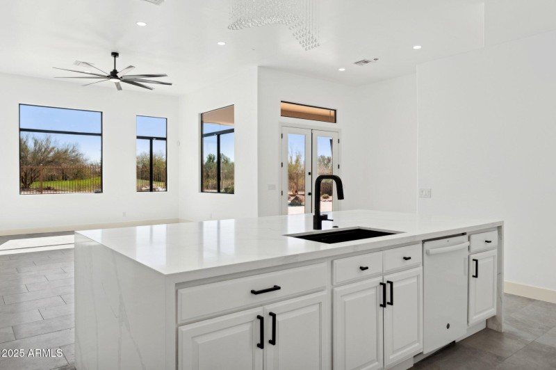 18-web-or-mls-22423-n-54th-pl