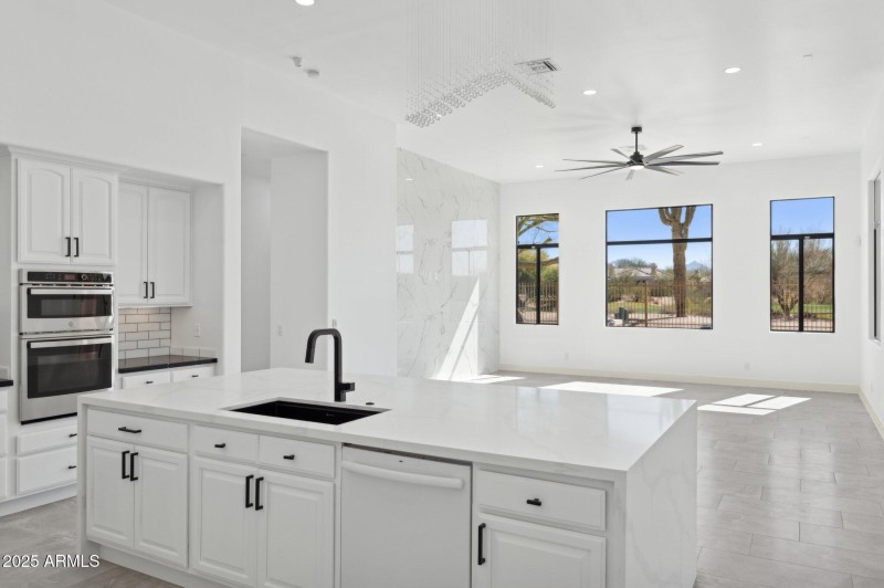 23-web-or-mls-22423-n-54th-pl