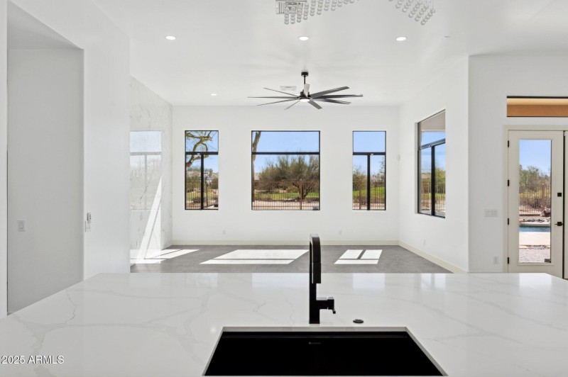 26-web-or-mls-22423-n-54th-pl