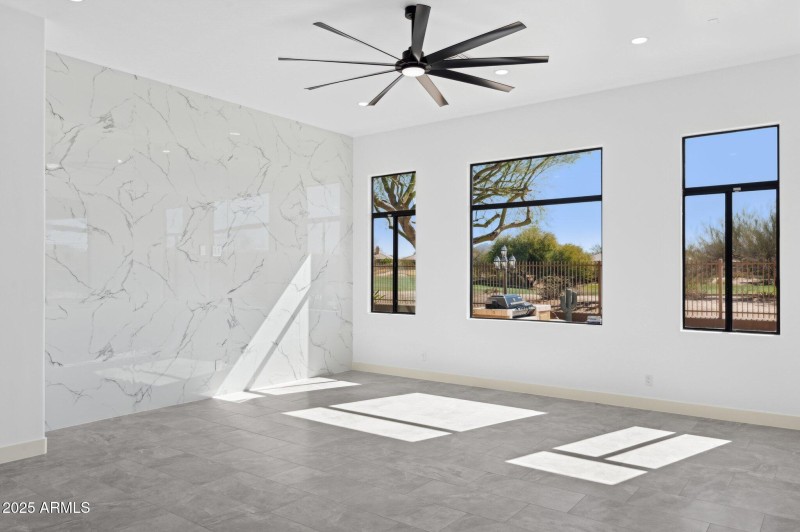 12-web-or-mls-22423-n-54th-pl