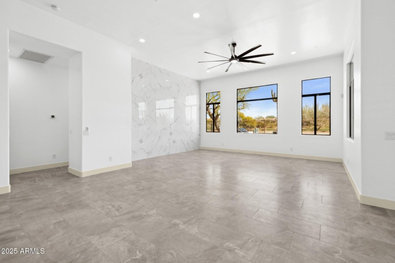 107-web-or-mls-22423-n-54th-pl