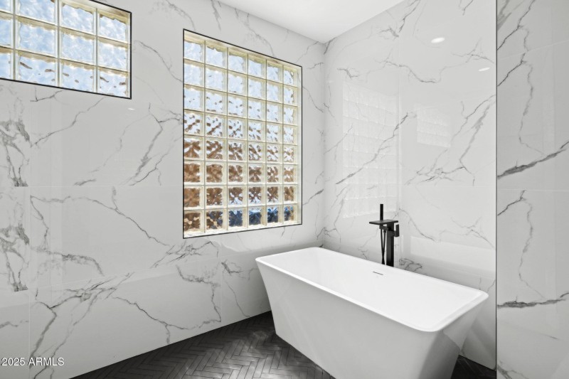 116-web-or-mls-22423-n-54th-pl