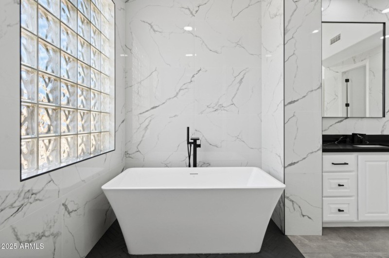 41-web-or-mls-22423-n-54th-pl