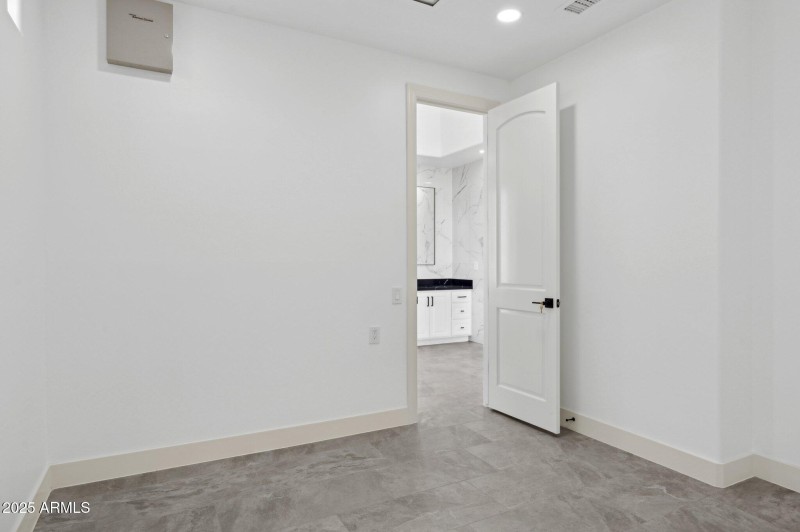 49-web-or-mls-22423-n-54th-pl