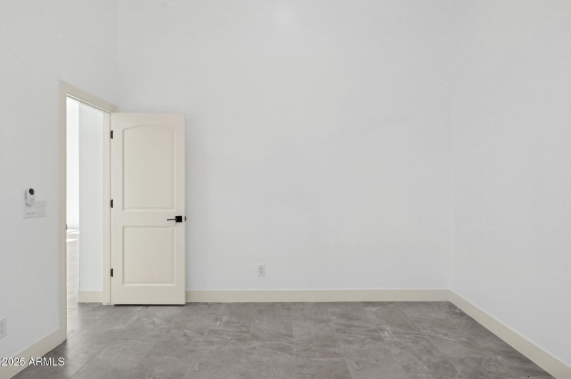 55-web-or-mls-22423-n-54th-pl