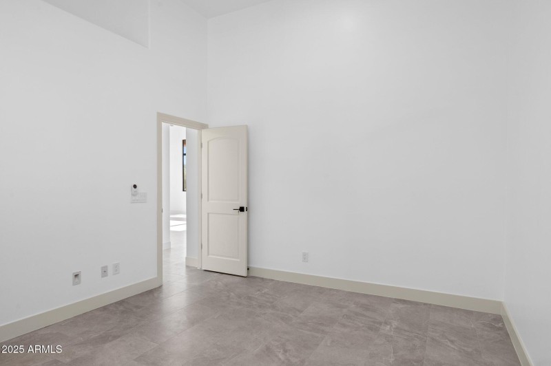 59-web-or-mls-22423-n-54th-pl