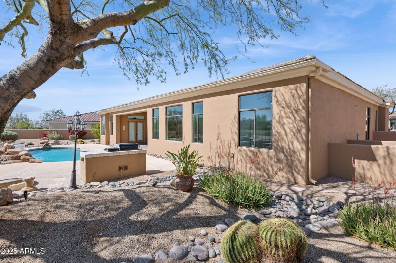 64-web-or-mls-22423-n-54th-pl