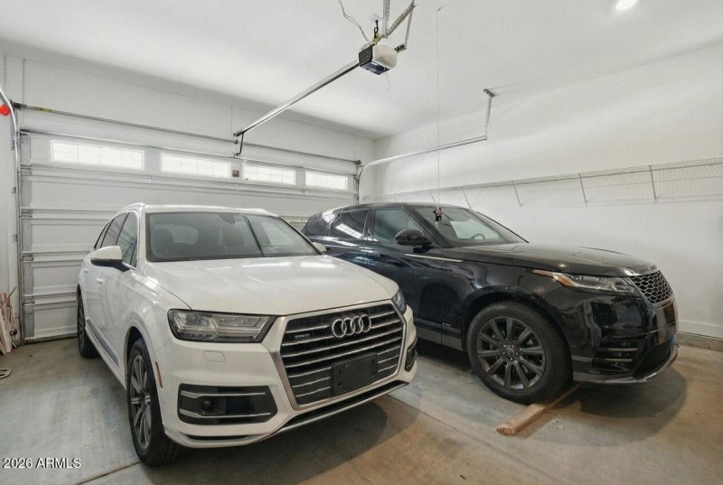 Arroyo Verde 2 of 3 car garage