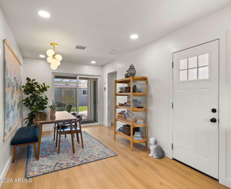 15-web-or-mls-Dining Space2