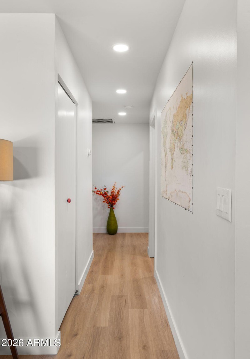 21-web-or-mls-Hallway2