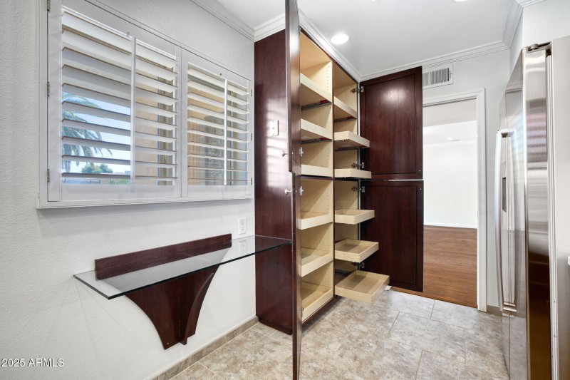 KITCHEN PULLOUTS THROUGHOUT