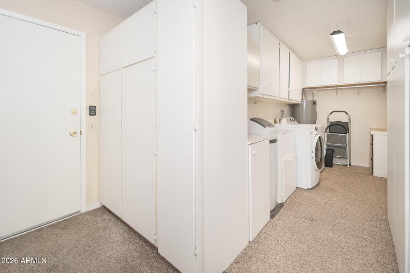 Washer/Dryer included