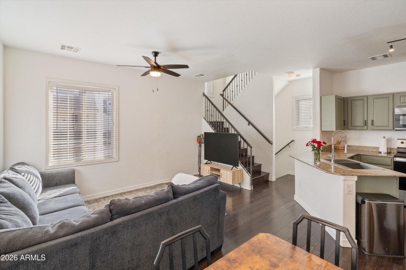 06-Family Room to Kitchen