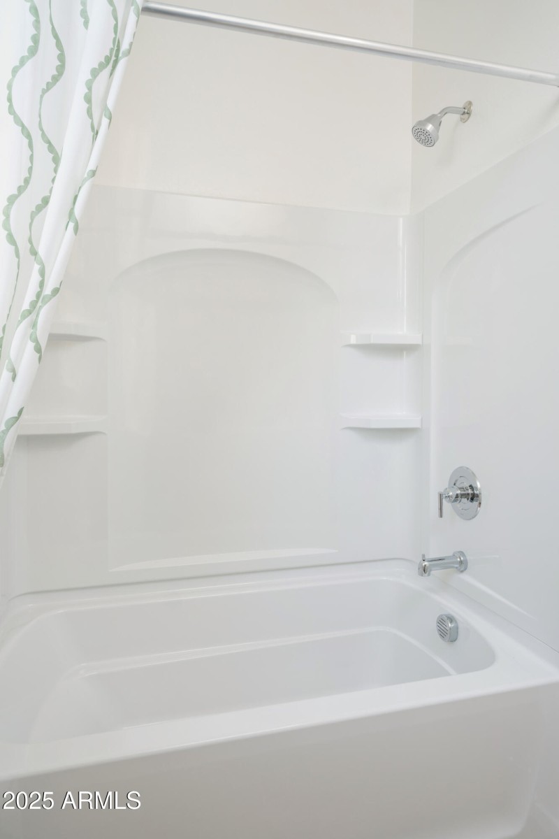 HALL TUB / SHOWER