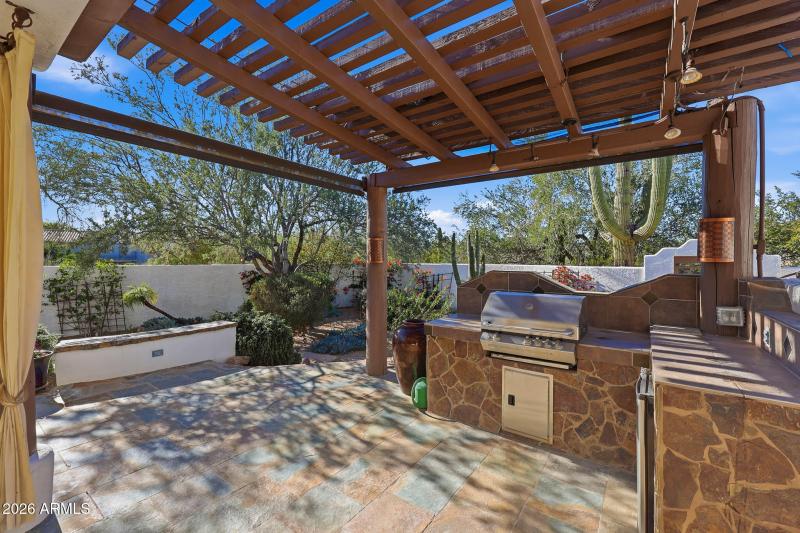 Outdoor Kitchen