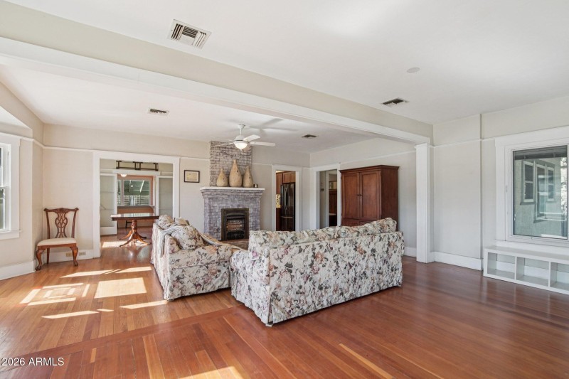 View towards kitchen