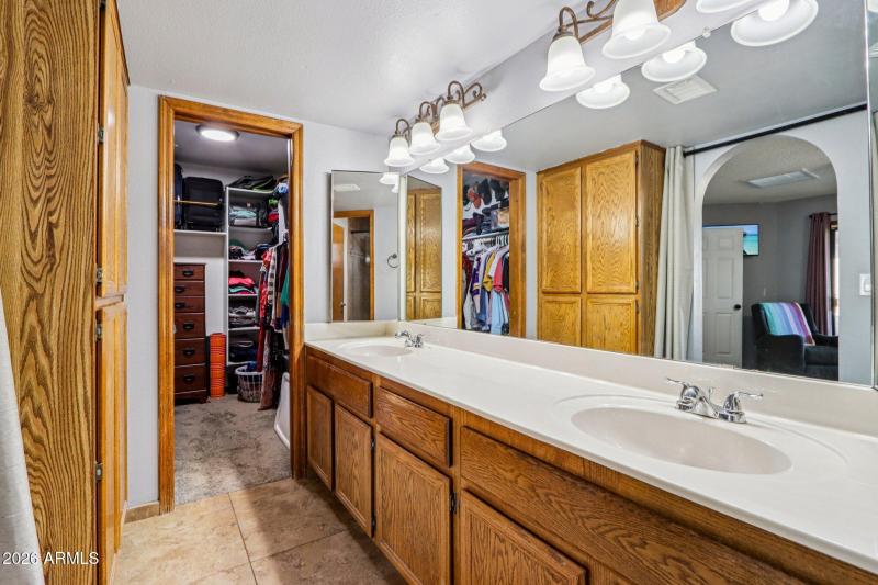 Primary Bath/Walk-In Closet