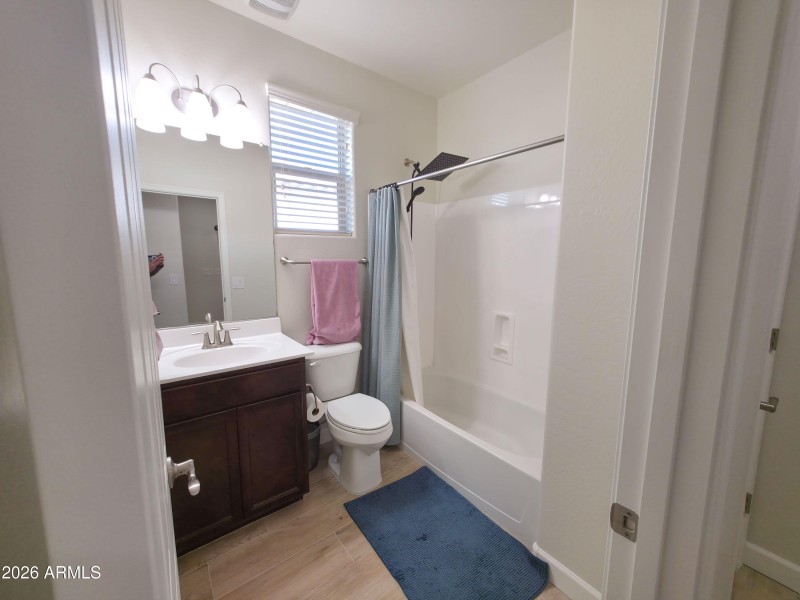 2b-Front_Full_Bathroom