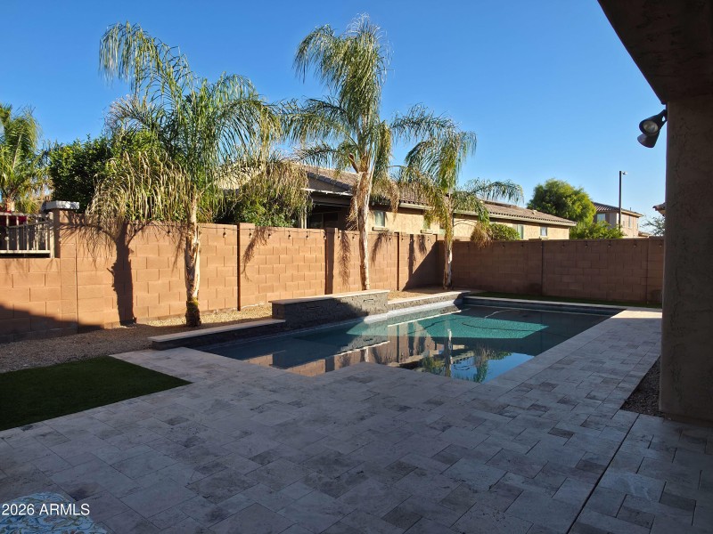 7c-Pool_wTravertine_Pool_Deck