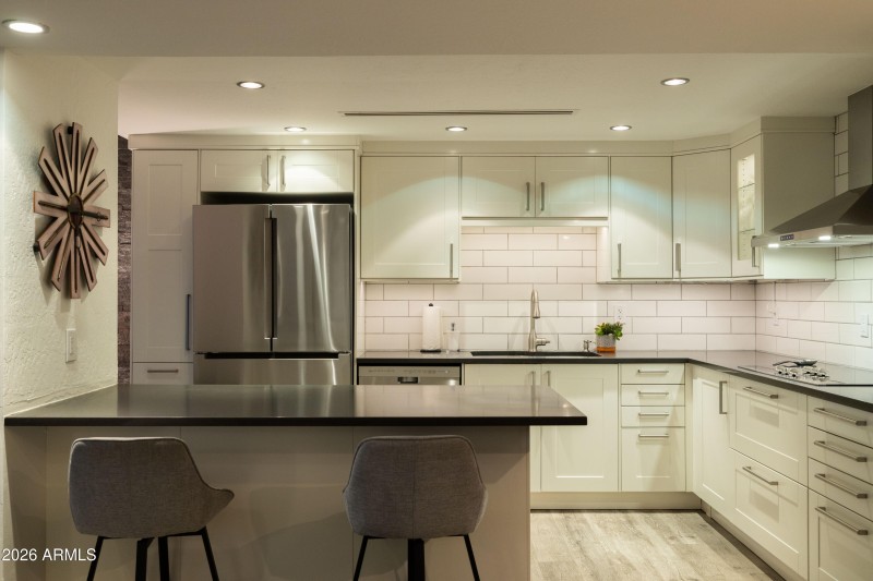 Eat-In Kitchen Counter