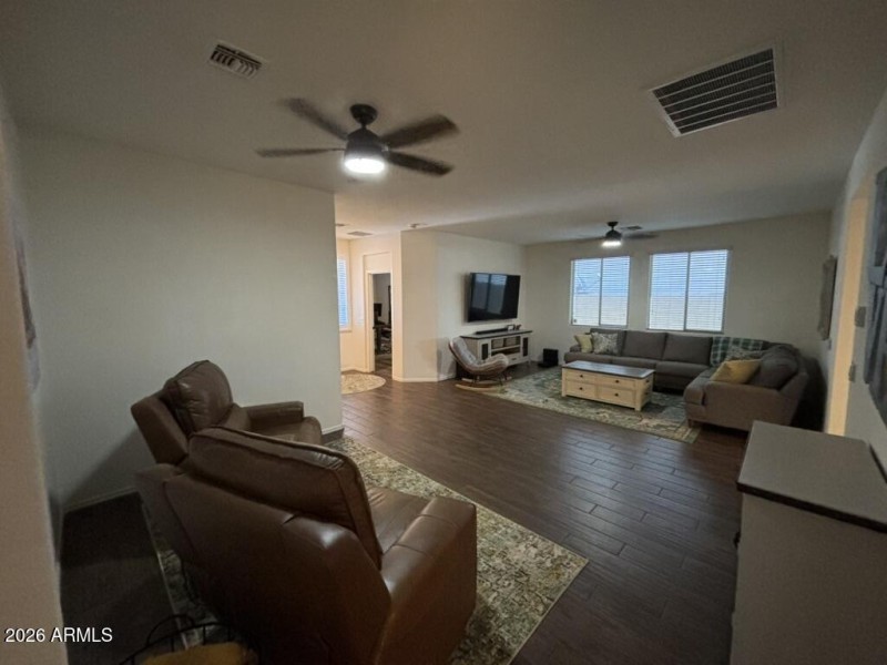 564E47C7-8FC0-499C-9971-3FF062B93C78_1_1