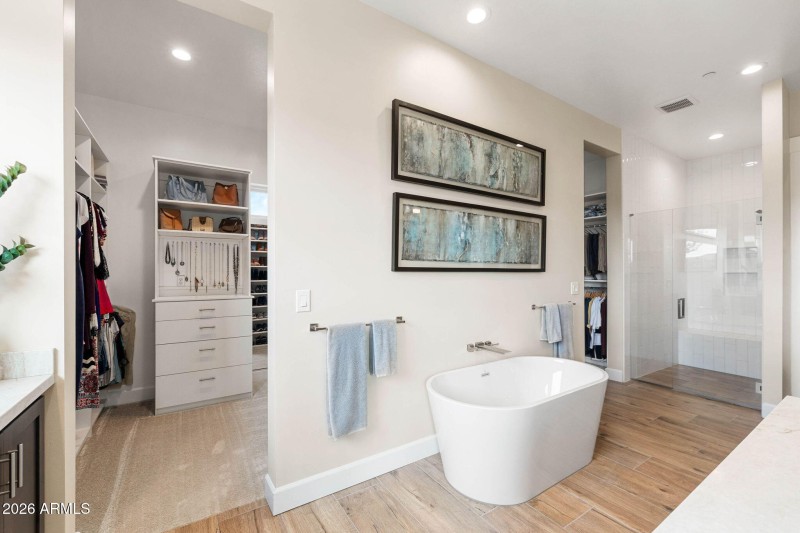 30-Primary Bathroom (1)