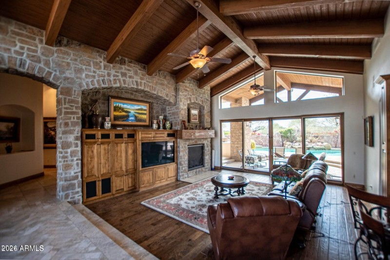 LIVING ROOM w/FIREPLACE