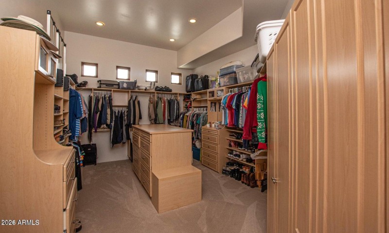 LARGE MASTER WALK-IN CLOSET