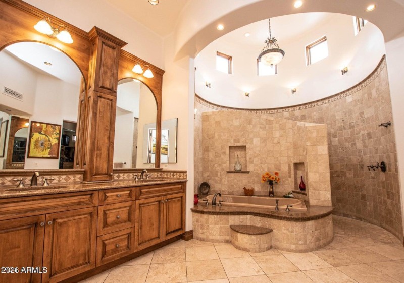SPA LIKE MASTER BATHROOM