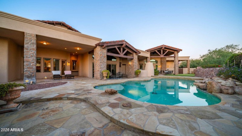 RESORT STYLE BACKYARD