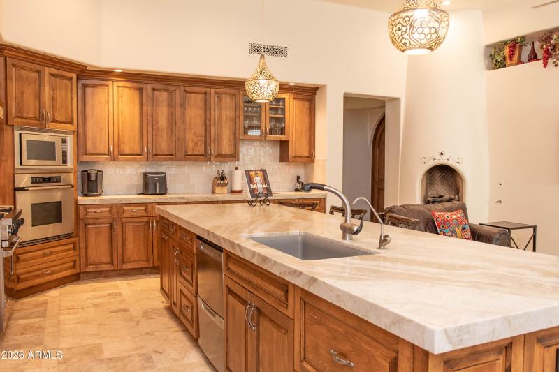 NEW GRANITE ON ISLAND/BREAKFAST BAR
