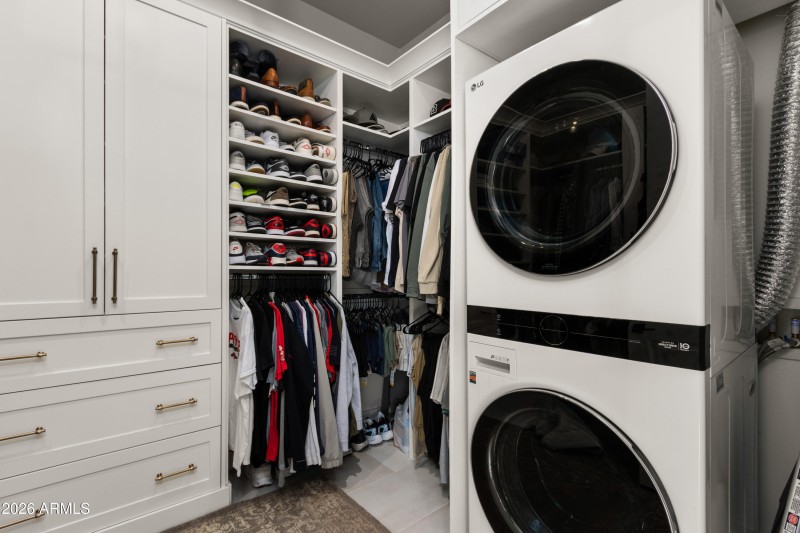 Upgraded Closet w/Washer & Dryer